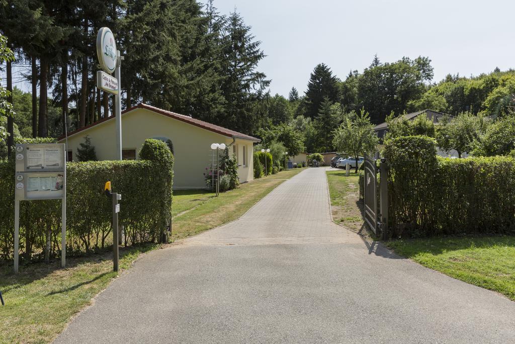 Café&Pension Am Brunnen Parchim Exterior foto