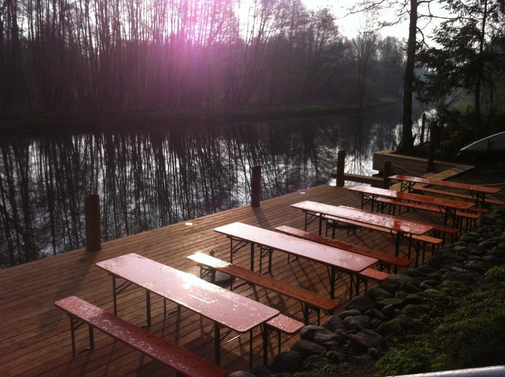 Café&Pension Am Brunnen Parchim Exterior foto