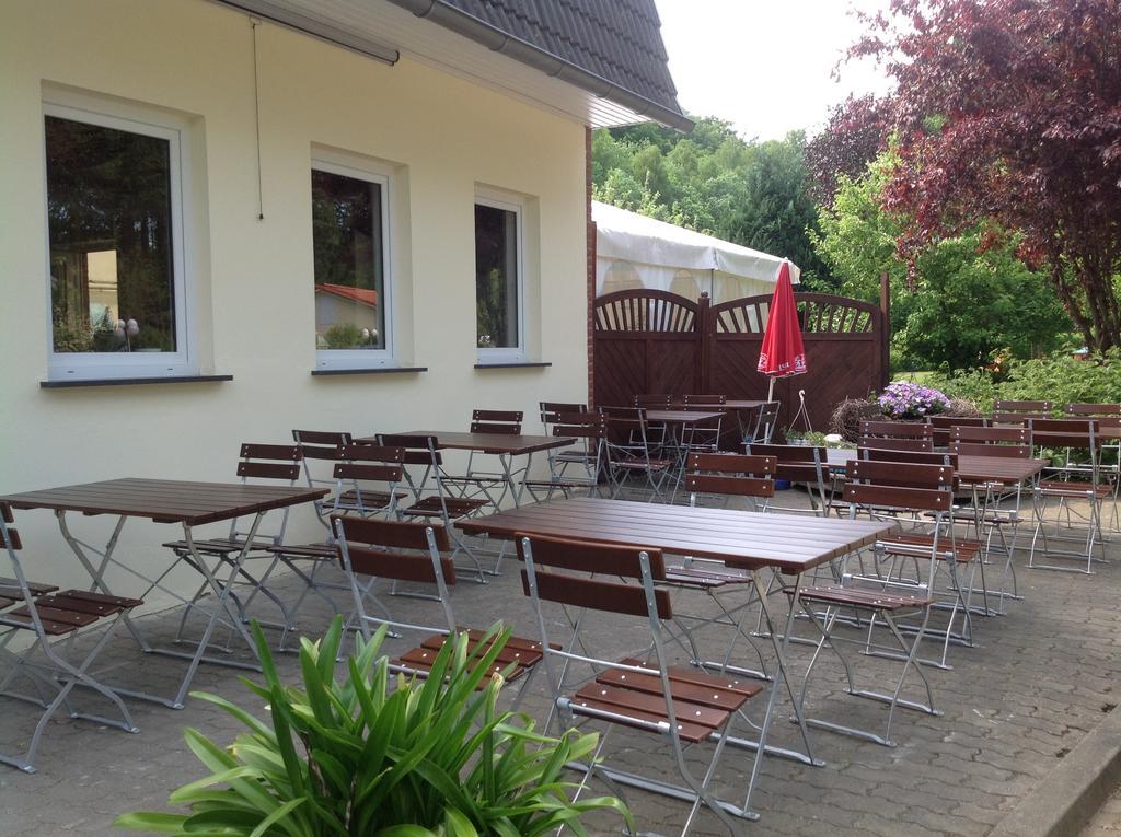 Café&Pension Am Brunnen Parchim Exterior foto